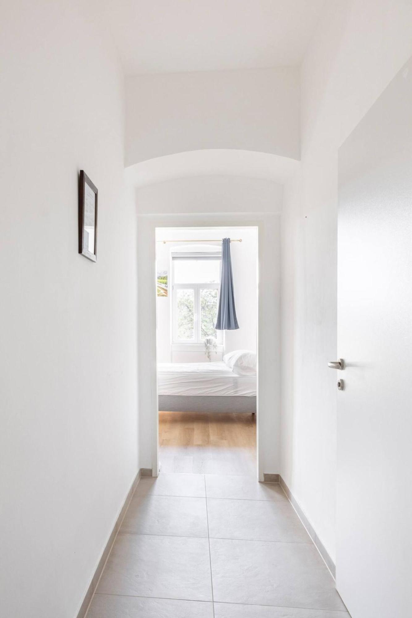 Apartment Near Schoenbrunn & Metro Виена Екстериор снимка