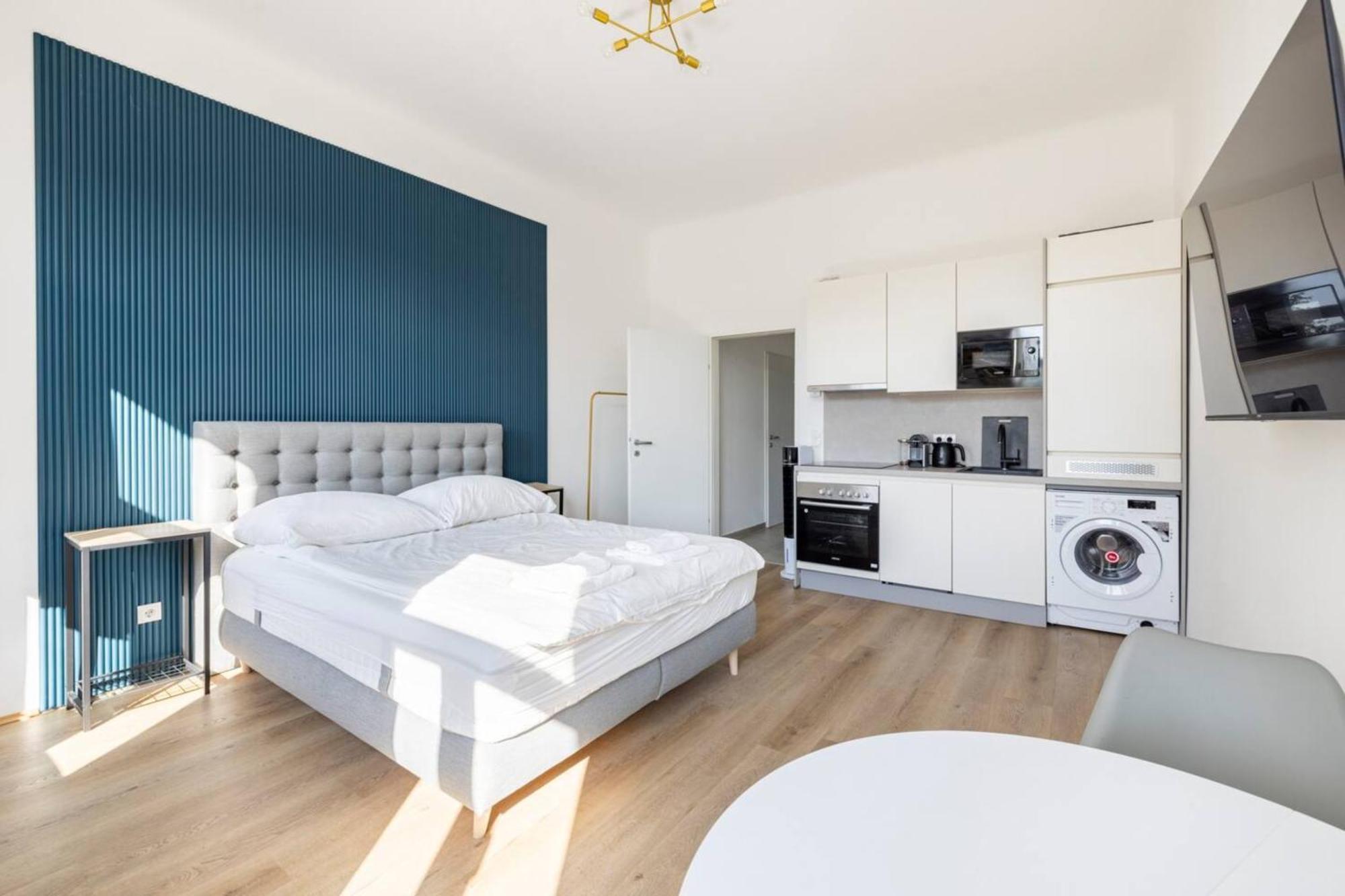 Apartment Near Schoenbrunn & Metro Виена Екстериор снимка