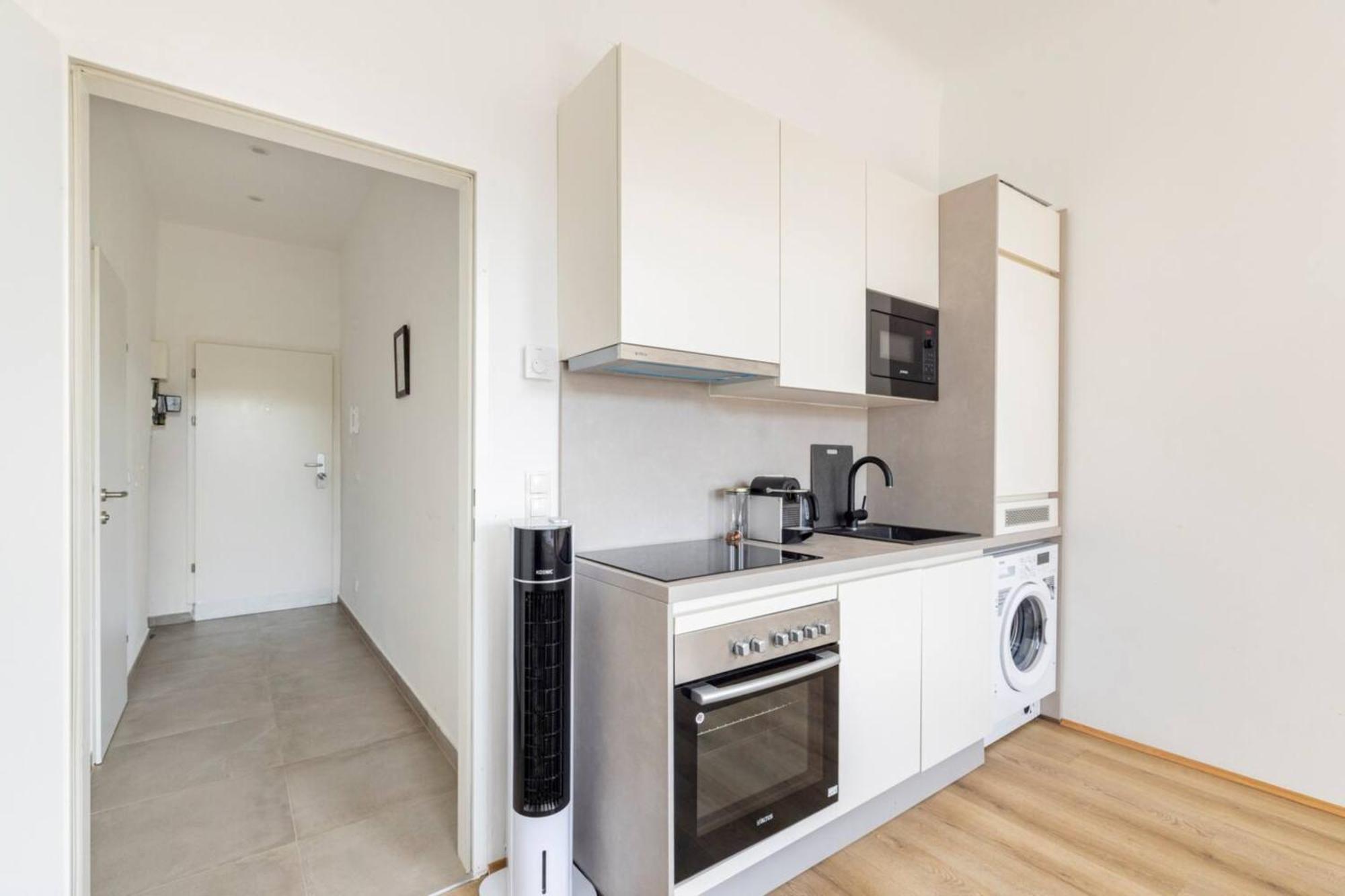 Apartment Near Schoenbrunn & Metro Виена Екстериор снимка