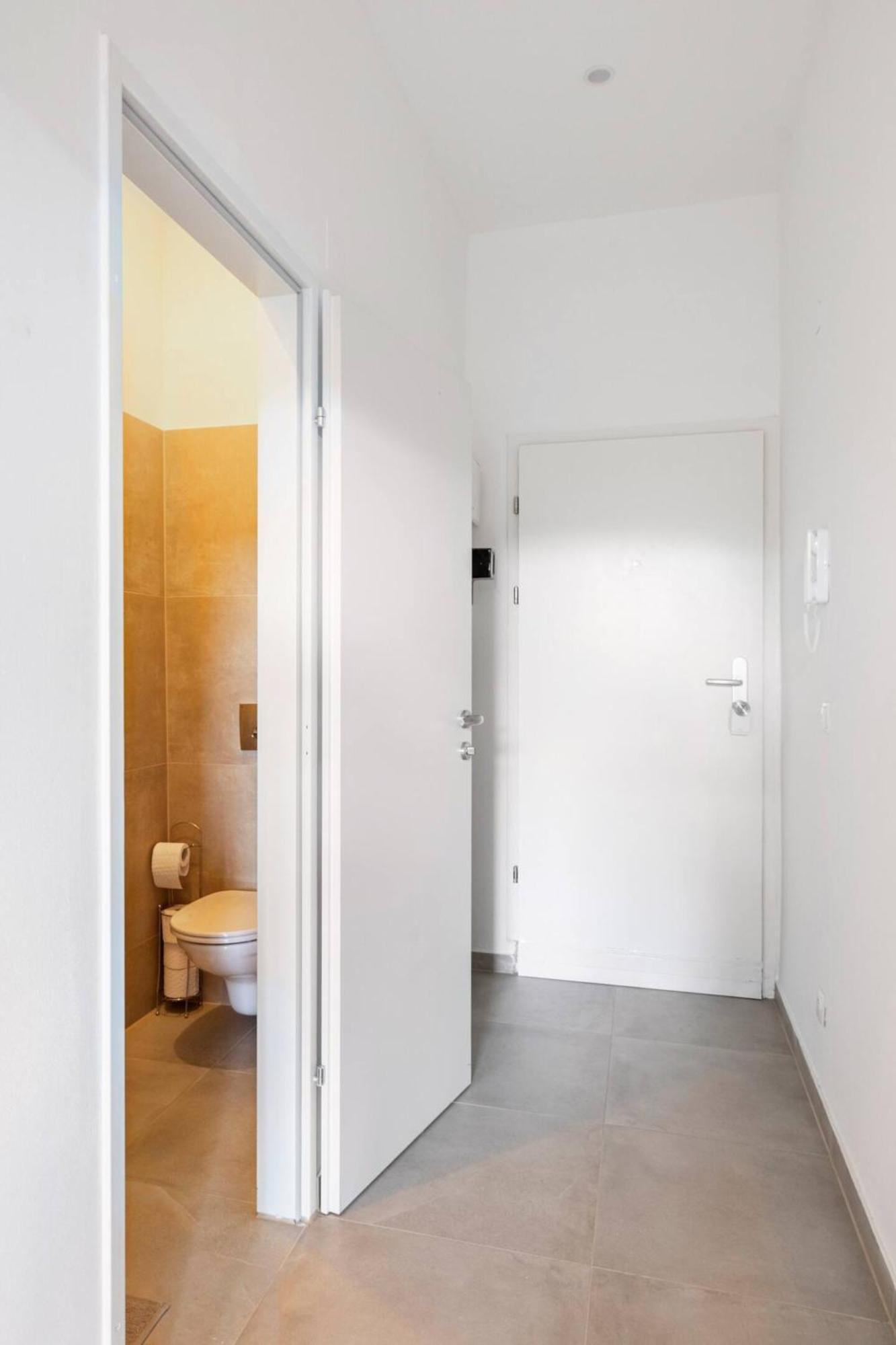 Apartment Near Schoenbrunn & Metro Виена Екстериор снимка